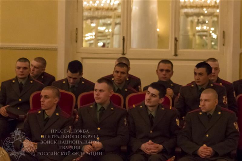 Военнослужащие Центрального округа Росгвардии отдали дань памяти Расулу Гамзатову