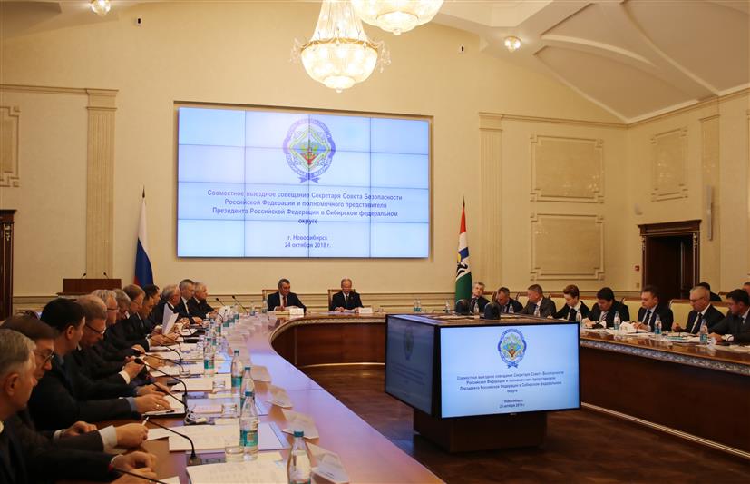 В Новосибирске заместитель директора Росгвардии генерал-полковник полиции Сергей Лебедев принял участие в выездном совещании секретаря Совета Безопасности РФ 