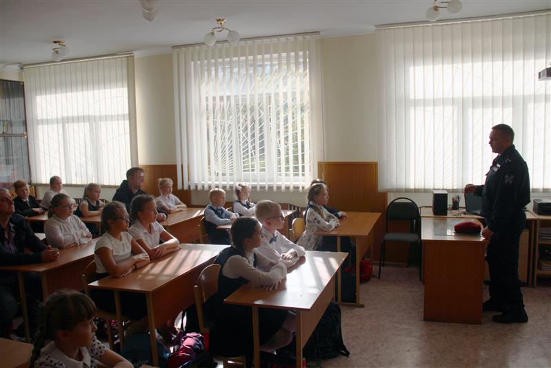 Севастопольские росгвардейцы провели для школьников Урок безопасности (видео)