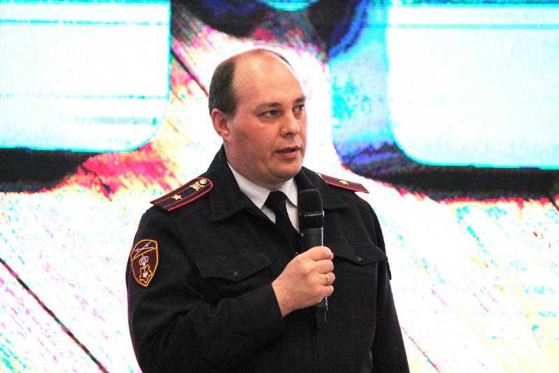 Офицер Росгвардии провел занятие с руководителями администраций торговых центров Екатеринбурга