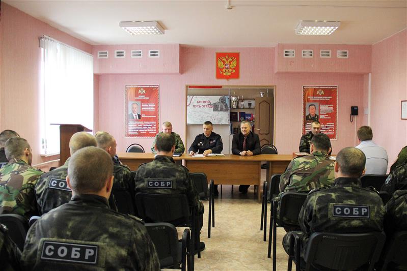 В Курске, Липецке, Рязани, Калуге и Орле офицеры СОБР Росгвардии отметили профессиональный праздник