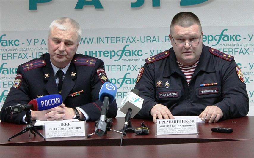 В преддверии профессионального праздника заместитель начальника управления вневедомственной охраны Росгвардии по Свердловской области провел пресс-конференцию