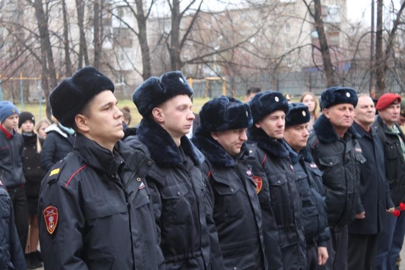 В Свердловской области увековечили имя сотрудника вневедомственной охраны, погибшего при исполнении служебного долга (видео)