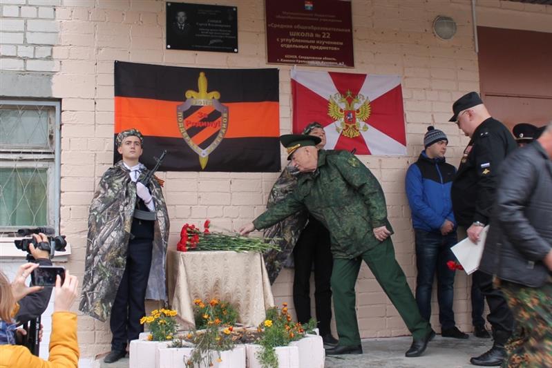 В Свердловской области увековечили имя сотрудника вневедомственной охраны, погибшего при исполнении служебного долга (видео)
