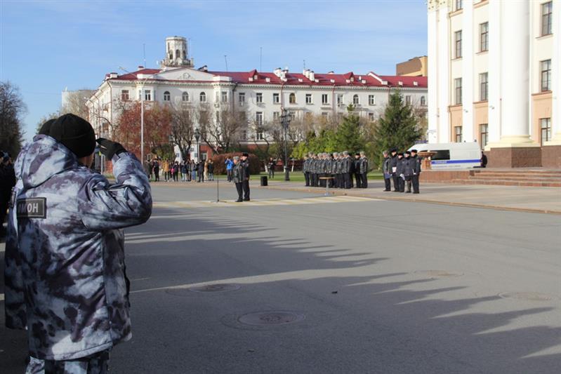 В Тюмени состоялся гарнизонный развод подразделений Росгвардии и МВД
