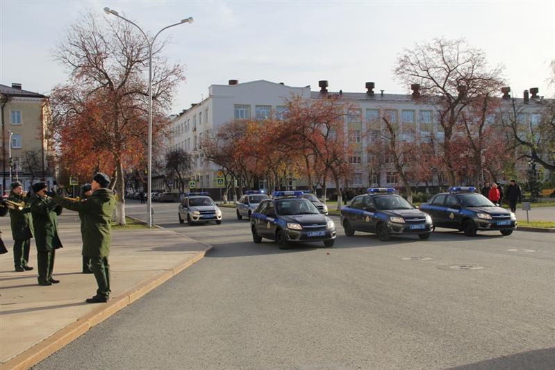 В Тюмени состоялся гарнизонный развод подразделений Росгвардии и МВД