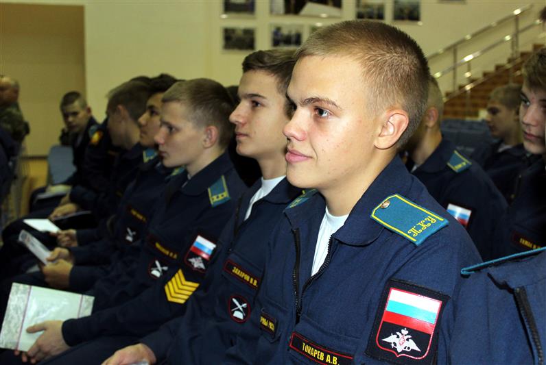 Представители территориального органа Росгвардии провели Урок мужества для воспитанников оренбургского кадетского училища