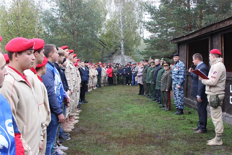 Сотрудники Управления Росгвардии по Брянской области открыли военно-спортивную игру «Юнармейский кросс воина»