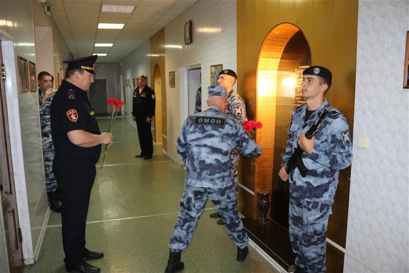 В Волгограде поздравили сотрудников ОМОН с днём сформирования отряда