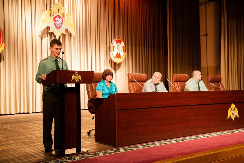 В Центральном аппарате Росгвардии состоялась презентация книги «Знаменосец. Война и мир генерала Романова» и премьерный показ документального фильма «Непобежденный. Герой Российской Федерации Анатолий Романов»