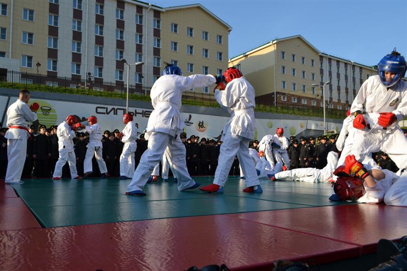 Чемпион мира по кудо, военнослужащий Восточного округа Росгвардии провел мастер-класс в филиале Нахимовского военно-морского училища во Владивостоке