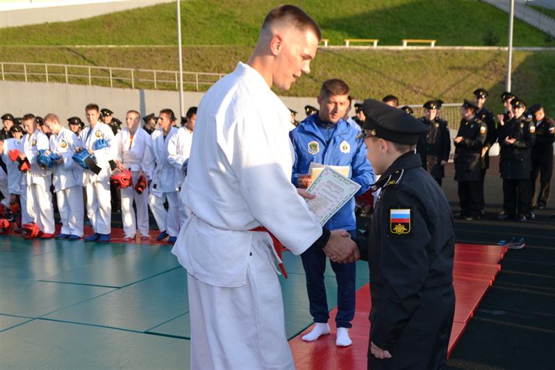 Чемпион мира по кудо, военнослужащий Восточного округа Росгвардии провел мастер-класс в филиале Нахимовского военно-морского училища во Владивостоке