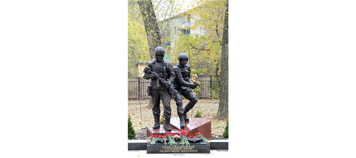 В Воронеже росгвардейцы приняли участие в открытии мемориала бойцам спецподразделений и сотрудникам органов государственной безопасности