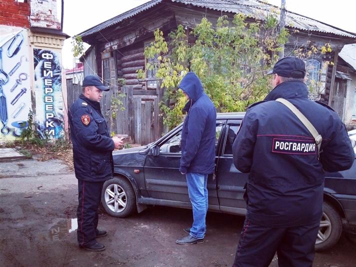 Уральские росгвардейцы задержали подозреваемых в кражах и передали полиции нетрезвого водителя