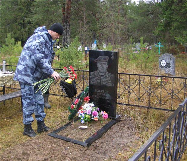 Сотрудники сыктывкарского ОМОН Росгвардии почтили память бойца отряда, погибшего при исполнении служебного долга