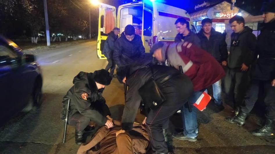 В Нижнекамске военнослужащие Приволжского округа Росгвардии оказали помощь мужчине, попавшему в ДТП.