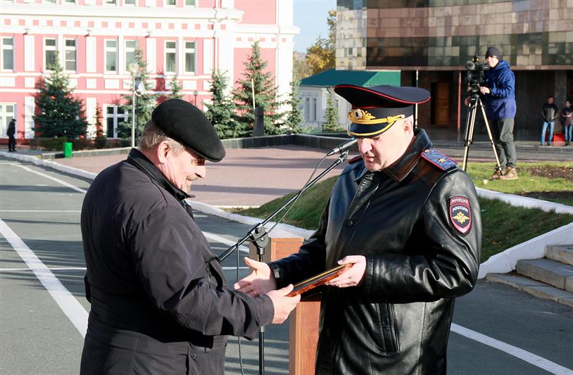 Подразделения Росгвардии приняли участие в гарнизонном разводе правоохранителей в Саранске