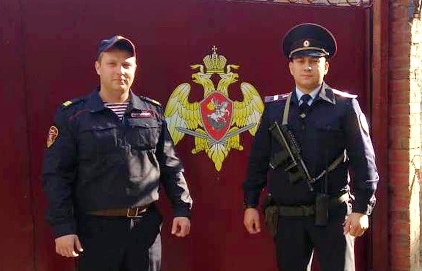 Сотрудники Росгвардии в трёх субъектах Южного федерального округа задержали грабителей и помогли воссоединиться с семьёй гражданке, пострадавшей от несчастного случая