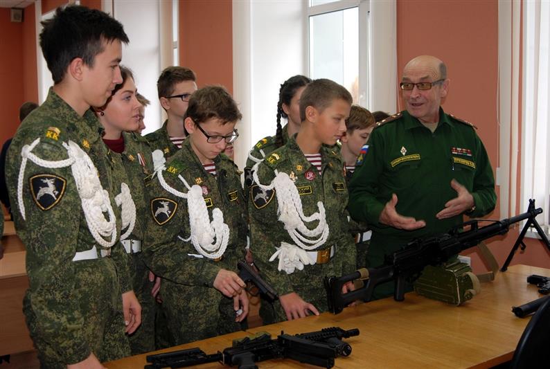 Кировские росгвардейцы рассказали кадетам о специфике службы в спецподразделении