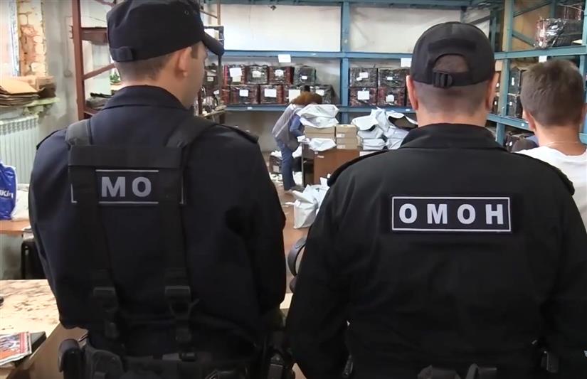 В Белгородской области сотрудники спецподразделений Росгвардии пресекли крупный канал сбыта контрафактных товаров