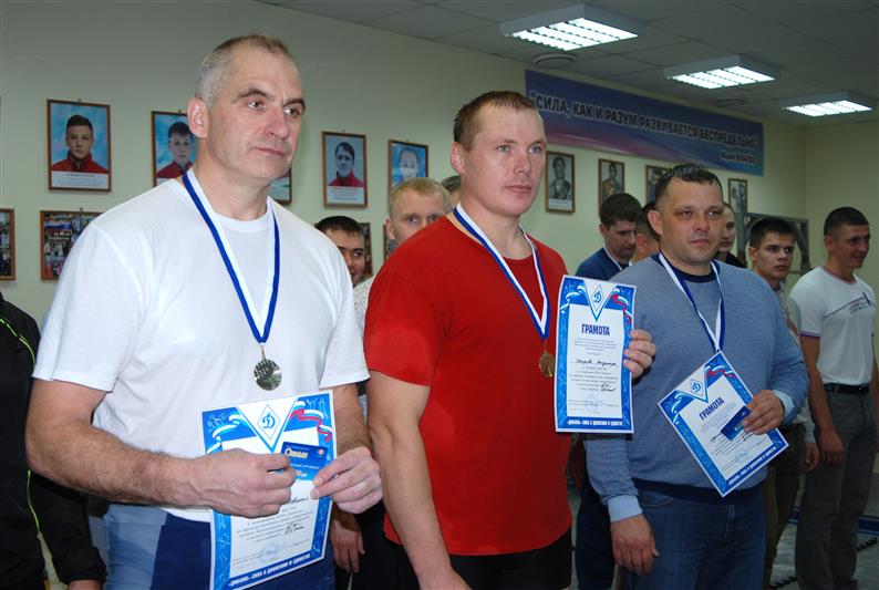 Кировский росгвардеец занял первое место на региональном чемпионате по гиревому спорту