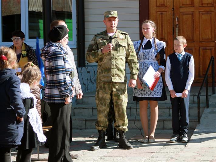 Алтайские росгвардейцы приняли участие в открытии доски памяти спецназовца, погибшего при исполнении воинского долга