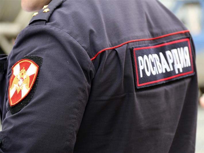 В Красноярске росгвардейцы спасли из огня троих мужчин