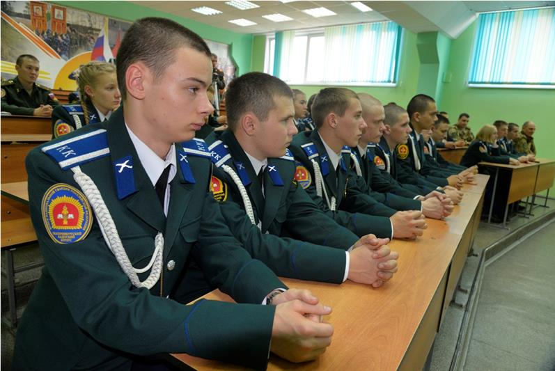 В Екатеринбургском кадетском корпусе войск Росгвардии состоялась презентация книги «Знаменосец. Война и мир генерала Романова» 