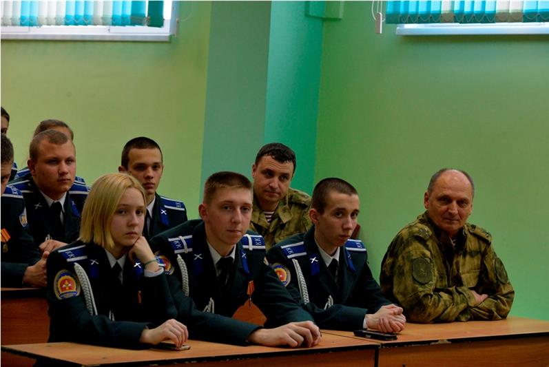 В Екатеринбургском кадетском корпусе войск Росгвардии состоялась презентация книги «Знаменосец. Война и мир генерала Романова» 