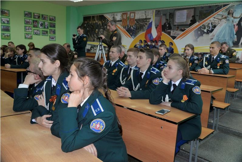В Екатеринбургском кадетском корпусе войск Росгвардии состоялась презентация книги «Знаменосец. Война и мир генерала Романова» 
