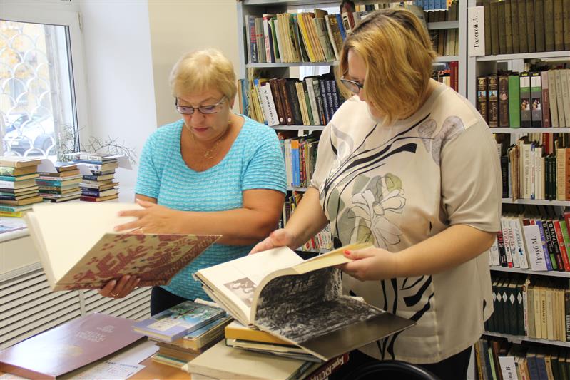 В Карелии росгвардейцы приняли участие в акции «Подари книгу библиотеке»