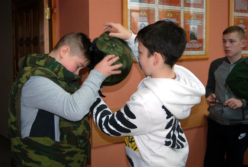 Кировские росгвардейцы рассказали кадетам о специфике службы в спецподразделении