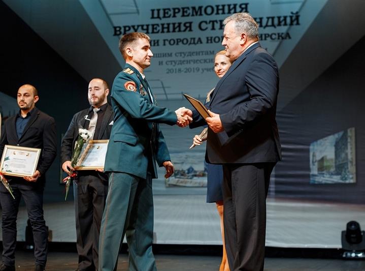Военнослужащие Росгвардии стали стипендиатами мэрии города Новосибирска