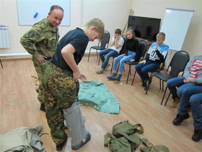 Росгвардейцы Ненецкого автономного округа помогли школьникам Нарьян-Мара подготовиться к слёту кадет