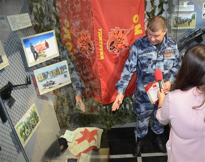 Офицеры СОБР и ОМОН  приняли участие в открытии выставки, посвященной подразделениям специального назначения Удмуртии