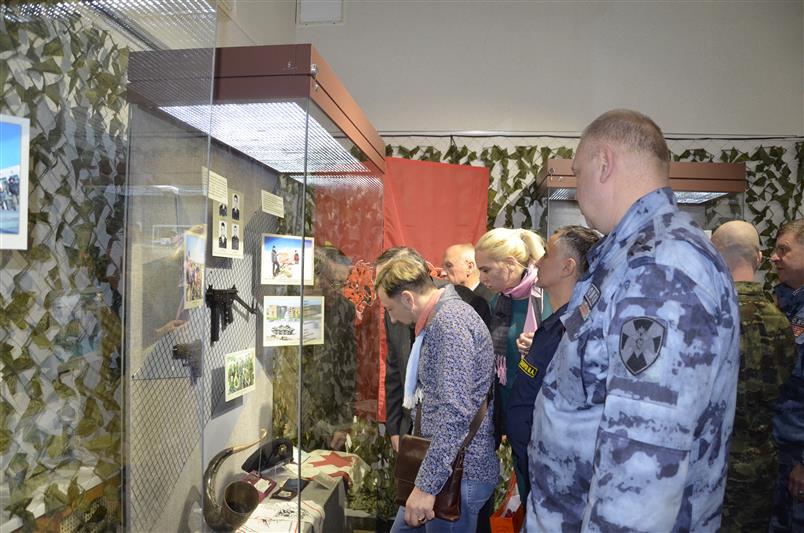 Офицеры СОБР и ОМОН  приняли участие в открытии выставки, посвященной подразделениям специального назначения Удмуртии
