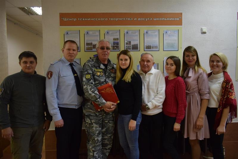 Росгвардейцы поздравили с юбилеем первого командира архангельского СОБР