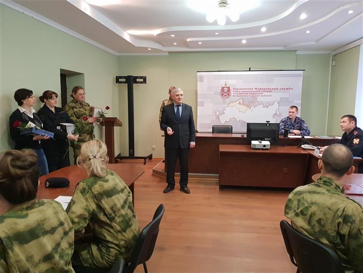 Военнослужащие и сотрудники Северо-Западного округа Росгвардии отметили Международный день матери