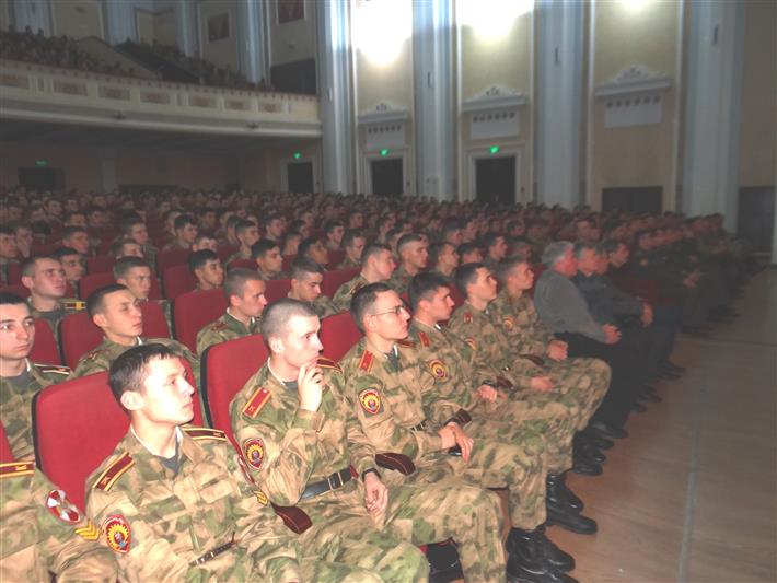 Педагоги и курсанты Саратовского военного института Росгвардии отметили День народного единства