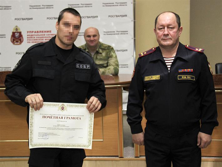 В Кемерове офицерам войск правопорядка вручили награды директора Росгвардии 