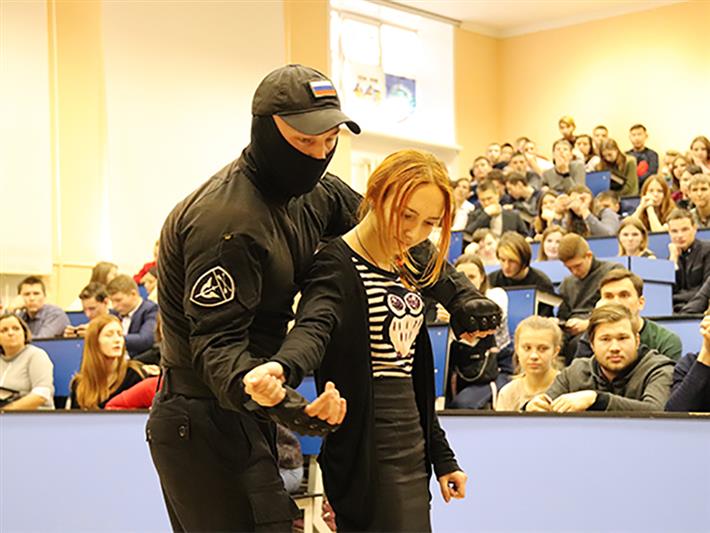 Сотрудники Росгвардии провели для забайкальских студентов акцию «Безопасность в моих руках» 