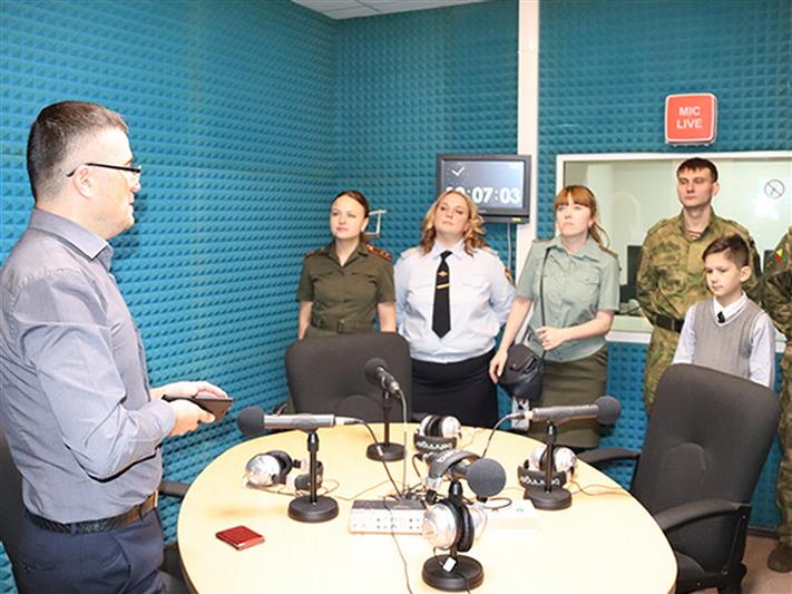 В преддверии Дня телевидения сотрудники и военнослужащие Росгвардии побывали на экскурсии в ГТРК «Чита»
