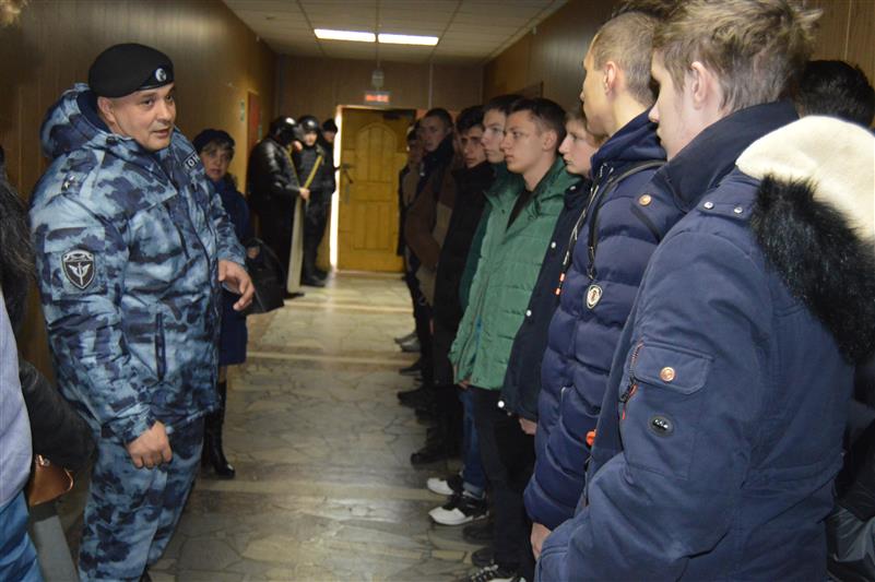 В Орле состоялась акция «Служба в ОМОН – выбор настоящих мужчин»