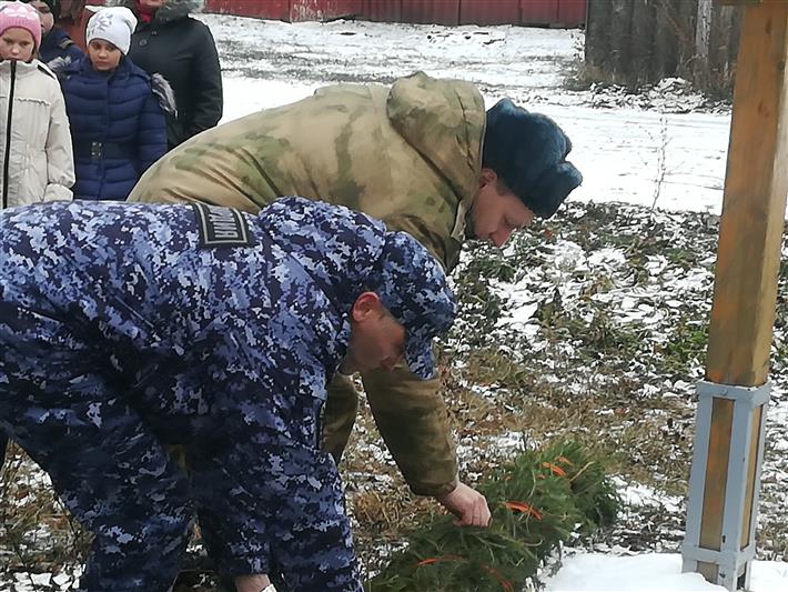 В Орловской области сотрудники Росгвардии высадили памятную аллею в честь графа Е.Ф. Комаровского