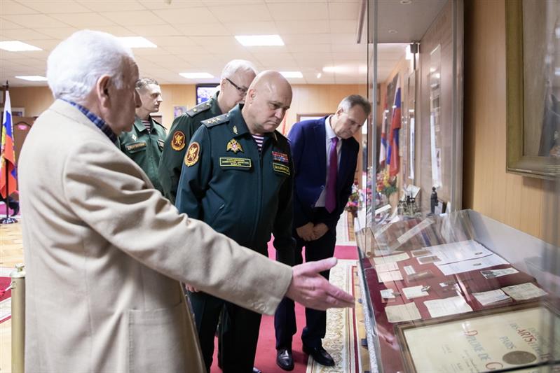 Статс-секретарь – заместитель директора Росгвардии поздравил Академический ансамбль песни и пляски Российской Армии имени А.В. Александрова с 90-летием