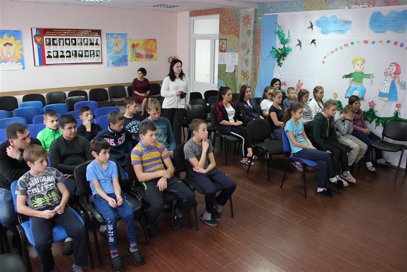 В Карачаево-Черкесии сотрудники Росгвардии провели занятие для воспитанников детского дома