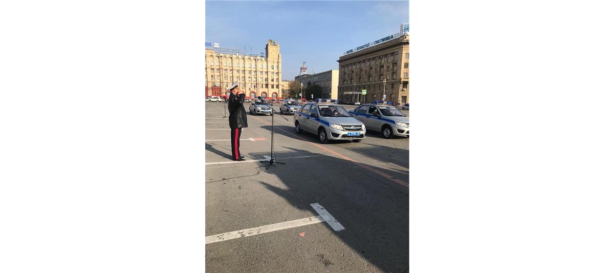 В Волгограде состоялся общегарнизонный развод подразделений МВД и Росгвардии, приуроченный ко Дню сотрудника органов внутренних дел
