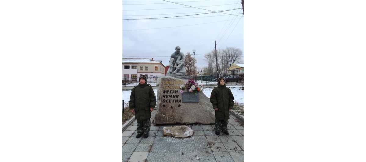 В Челябинской области воспитанники подшефного СОБР военно-патриотического клуба «СТРОНГ» почтили память погибшего офицера-спецназовца