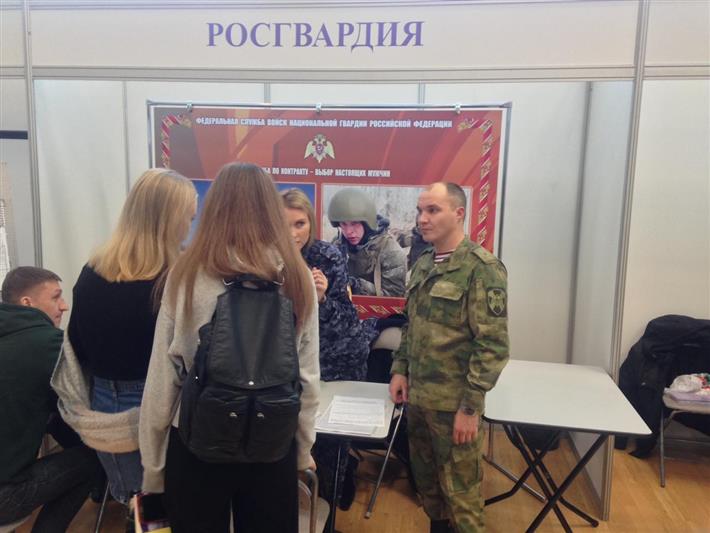 В Петрозаводске состоялась межведомственная профориентационная акция с участием сотрудников Росгвардии