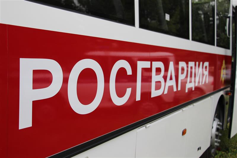 В Подмосковье росгвардейцы передали полиции нарушителей общественного порядка, один из которых имел при себе наркотики в крупном размере